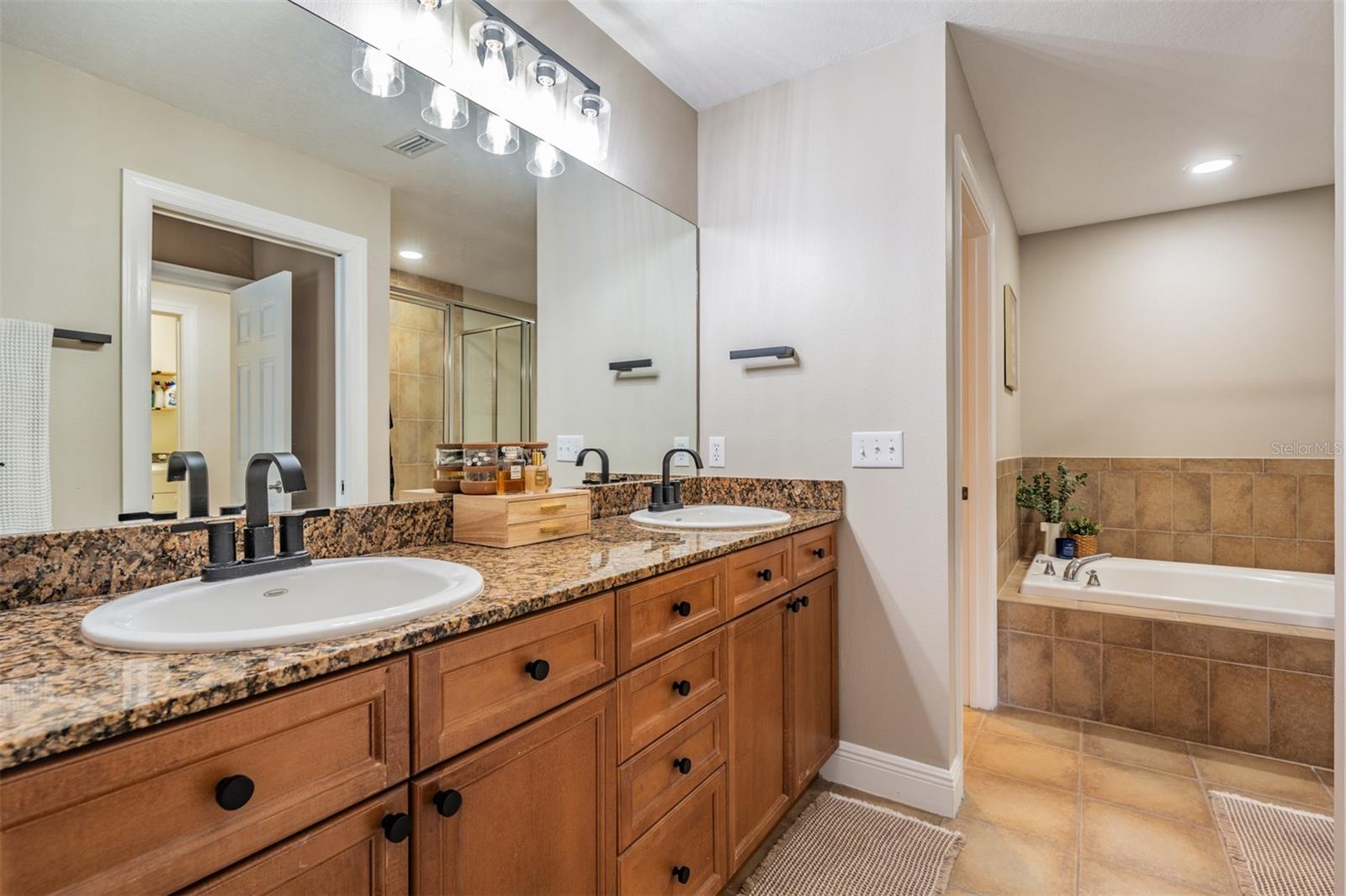 415 BARCELONA DR — photo 23
