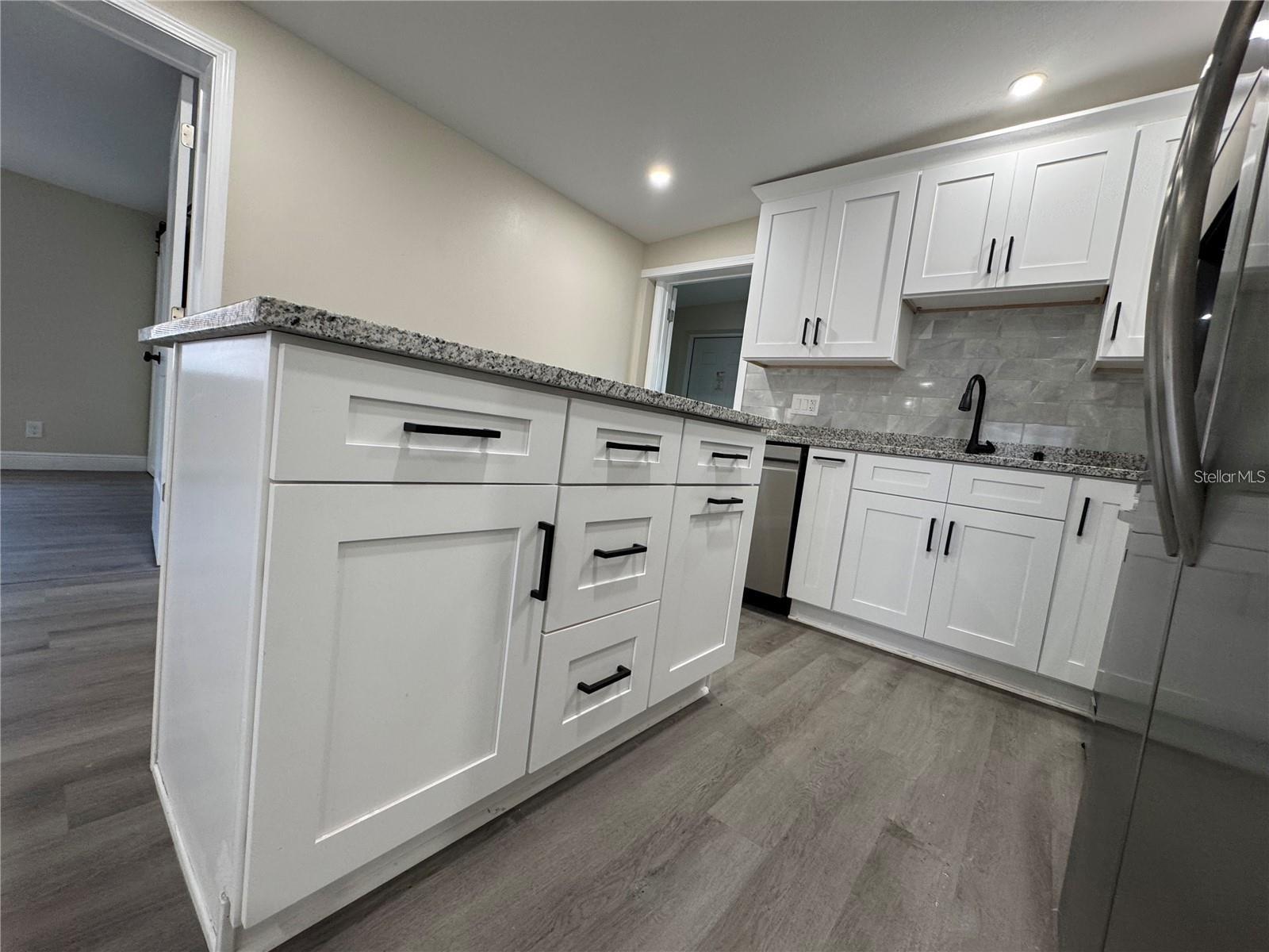 7039 LENOX DR — photo 3