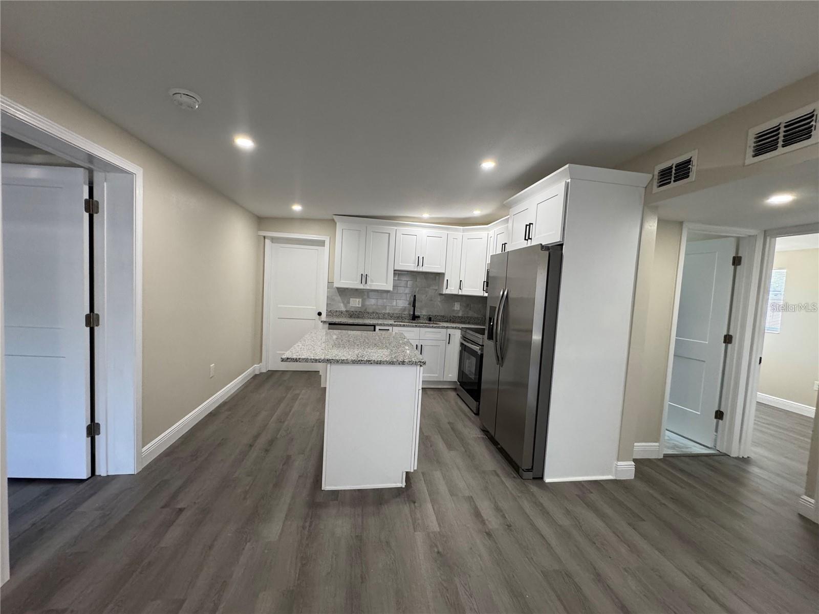 7039 LENOX DR — photo 2