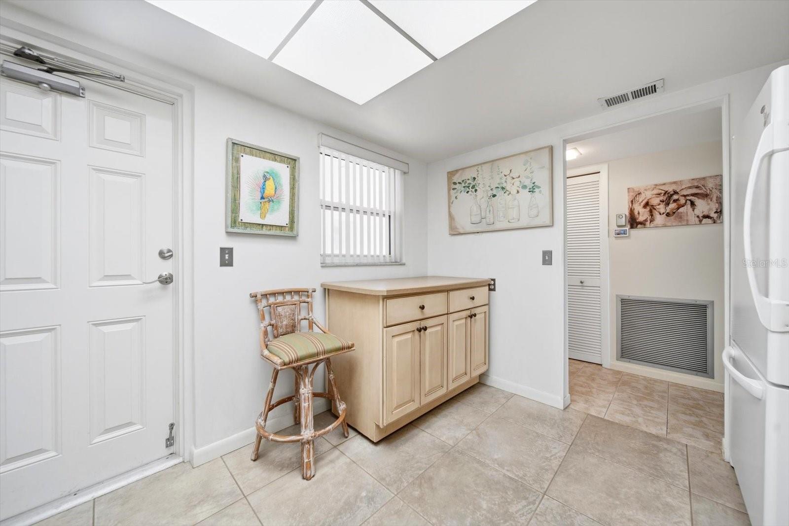 5108 BRITTANY DR S #607 — photo 8