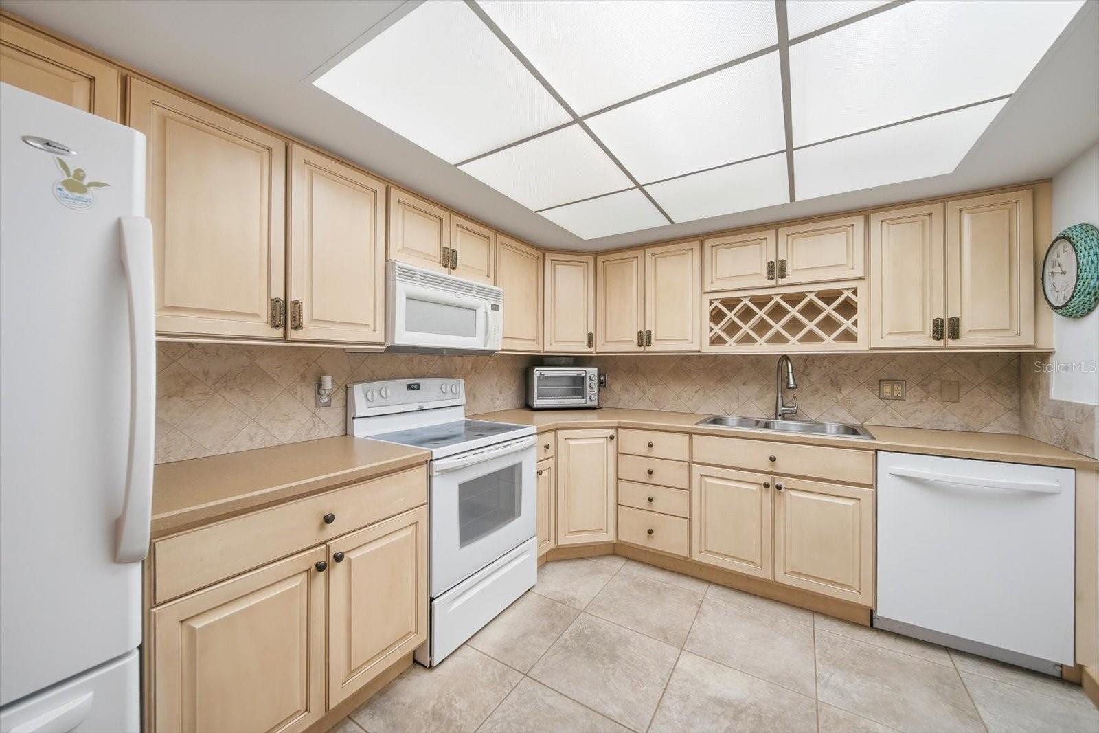 5108 BRITTANY DR S #607 — photo 7