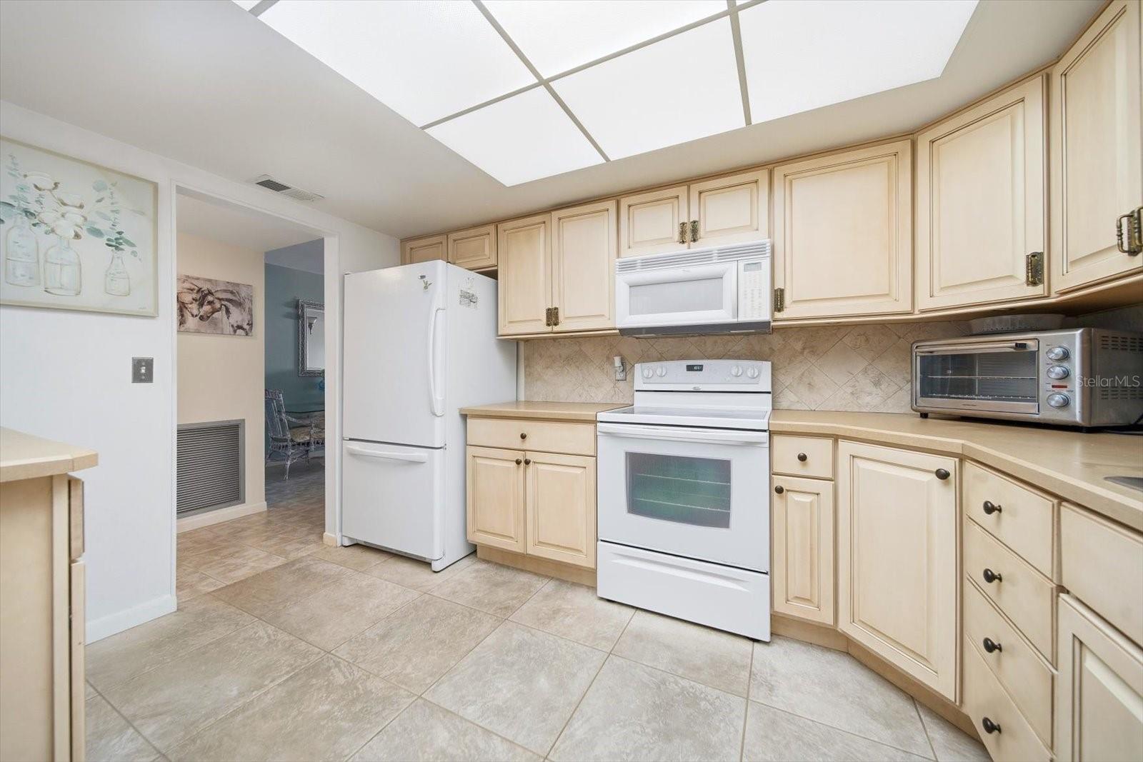 5108 BRITTANY DR S #607 — photo 9