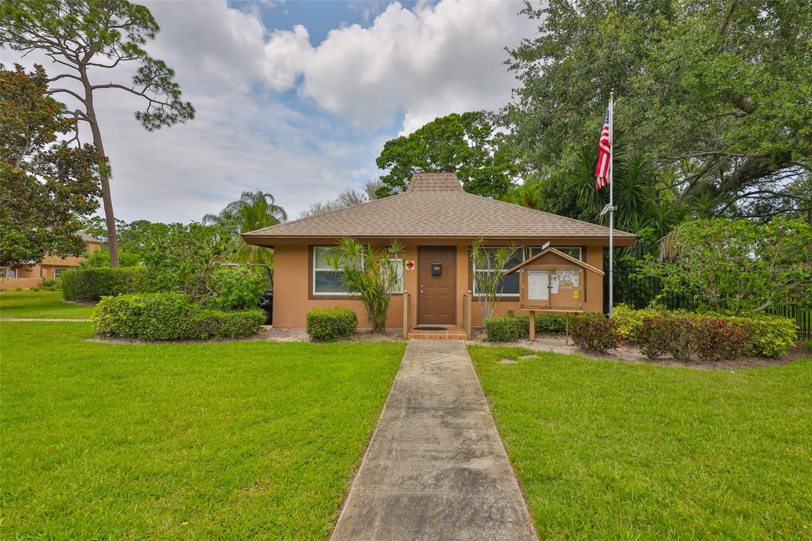 1865 CLEARBROOKE DR — photo 39
