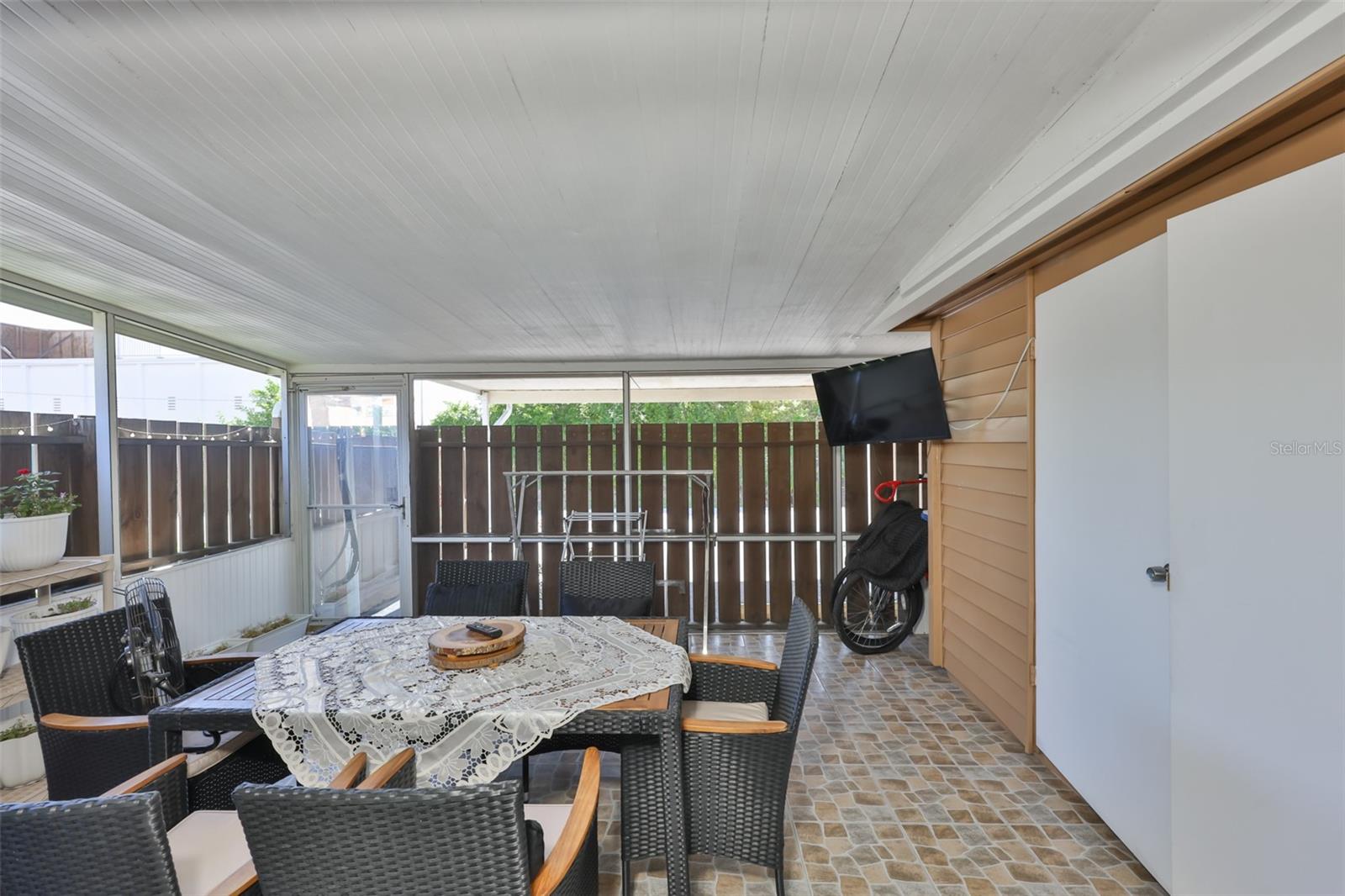1865 CLEARBROOKE DR — photo 20