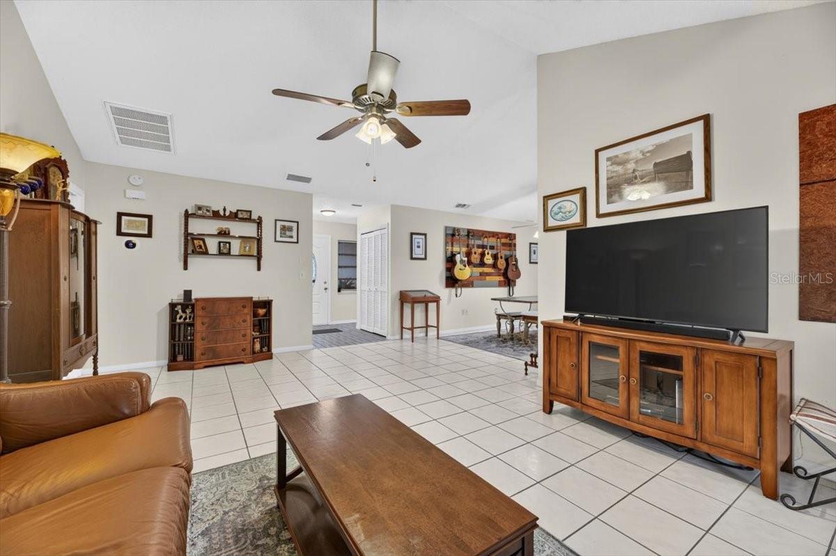 705 WESTMONT WAY — photo 31