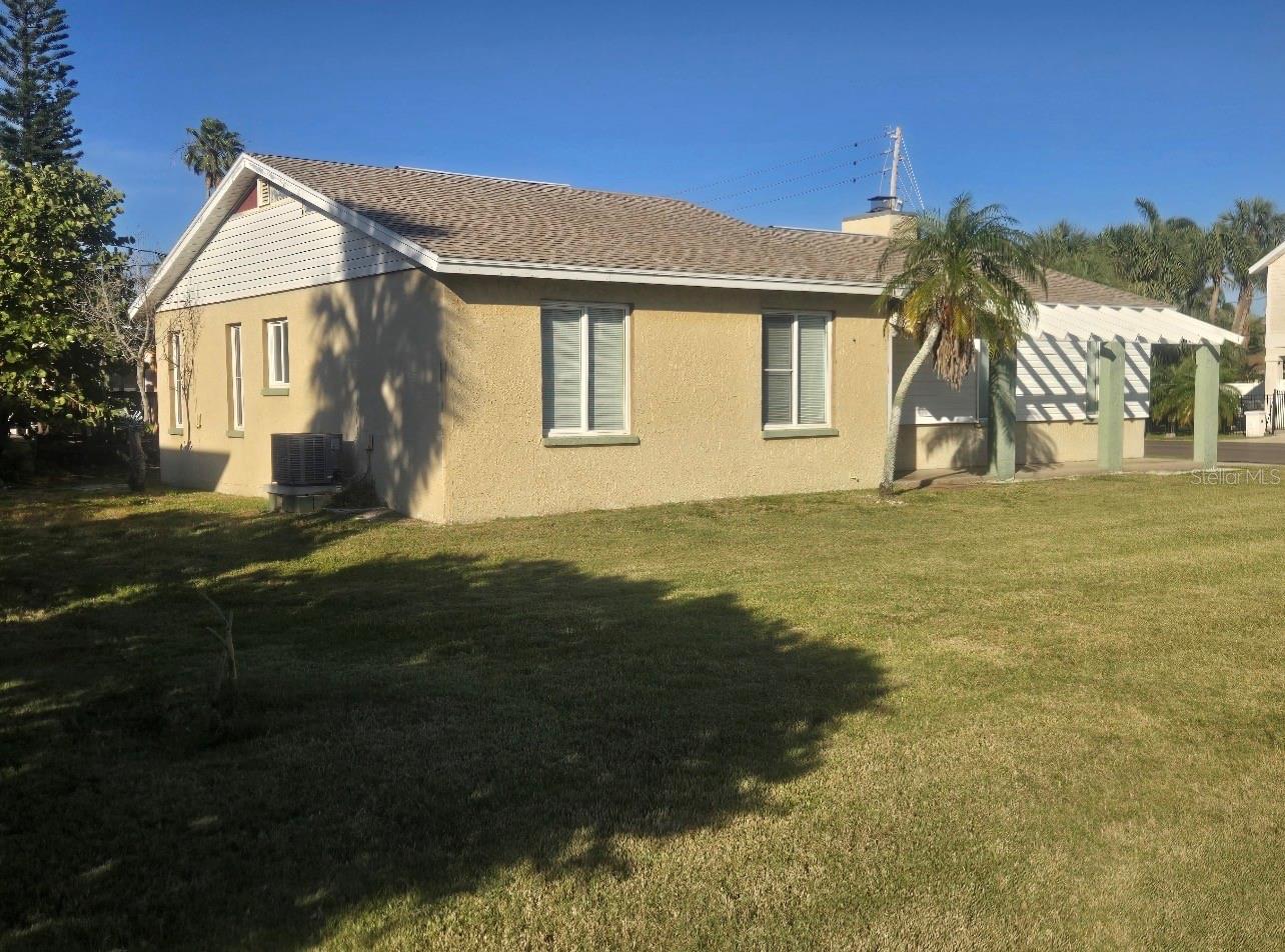 16101 GULF BLVD — photo 8