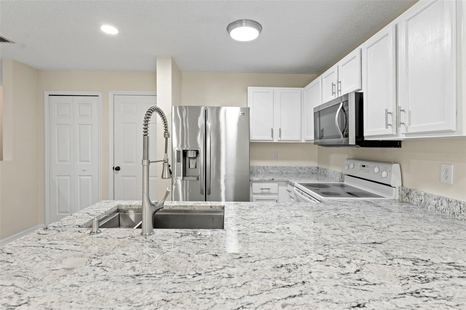 8421 EDGEWATER PLACE BLVD — photo 4