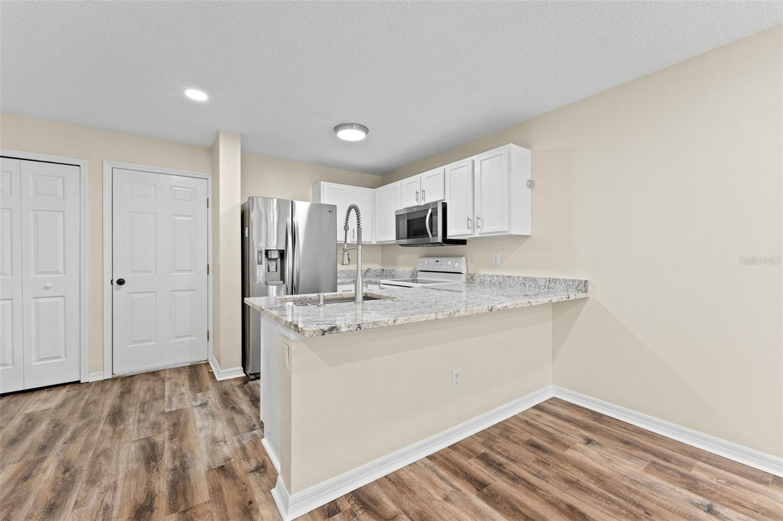 8421 EDGEWATER PLACE BLVD — photo 3