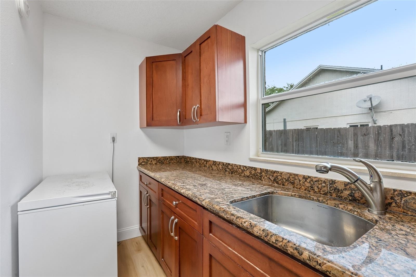 1525 KESTREL WAY — photo 32