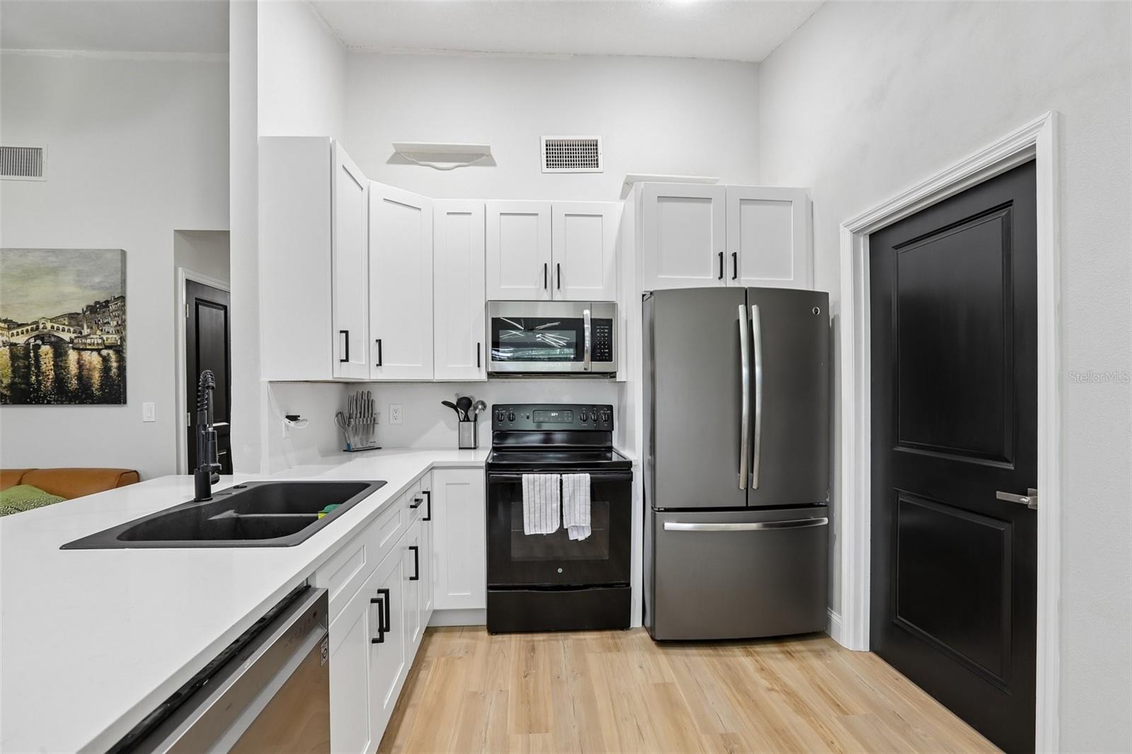 1525 KESTREL WAY — photo 9