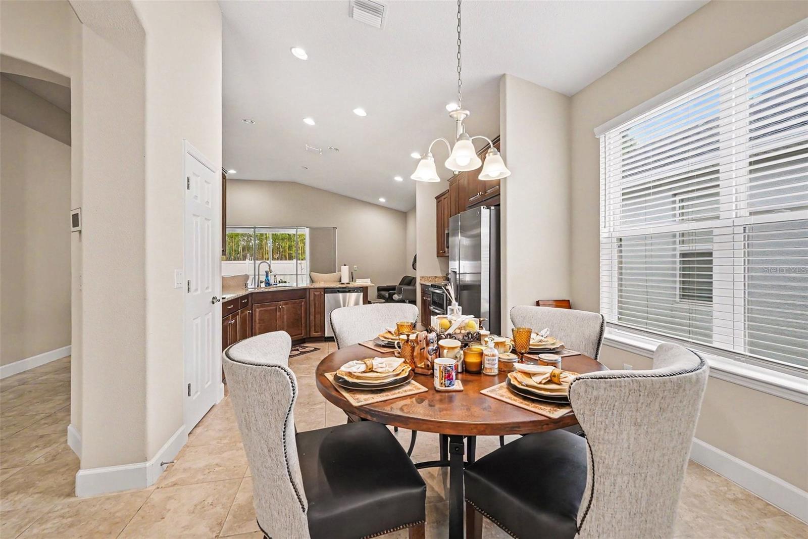 7907 SILVER CLOVER CT — photo 2