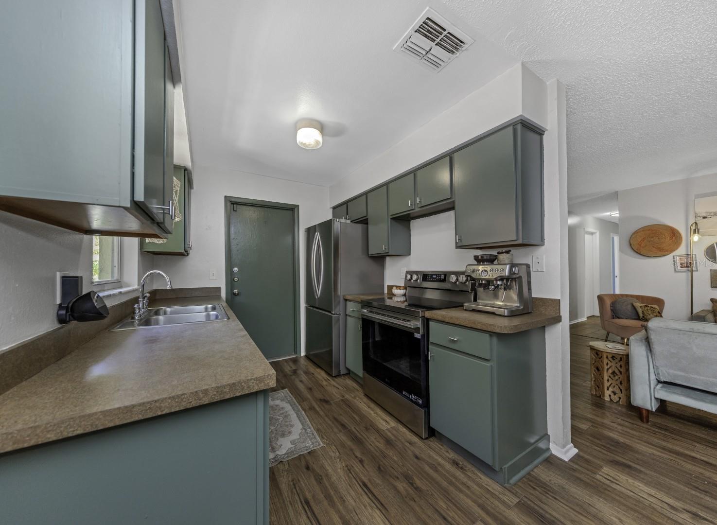 416 N WASHINGTON AVE — photo 16