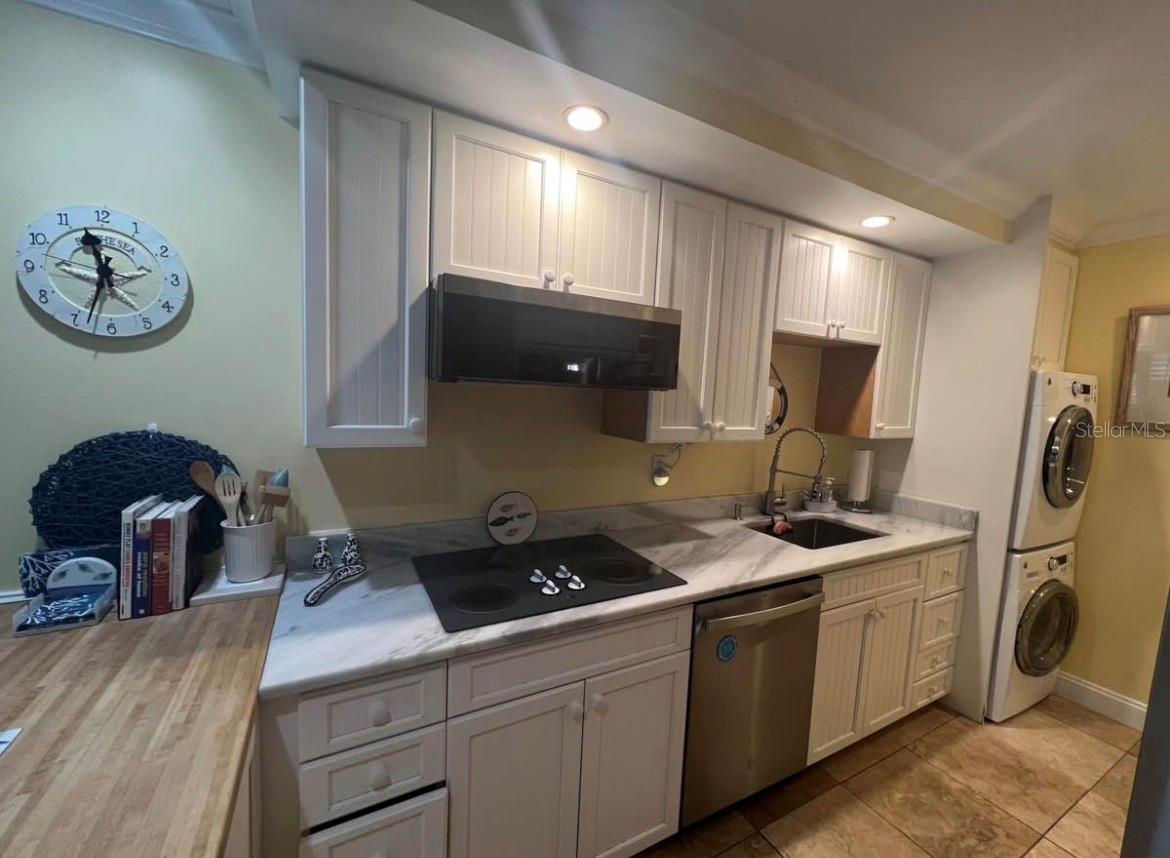 5164 BEACH DR SE #B furnished — photo 6