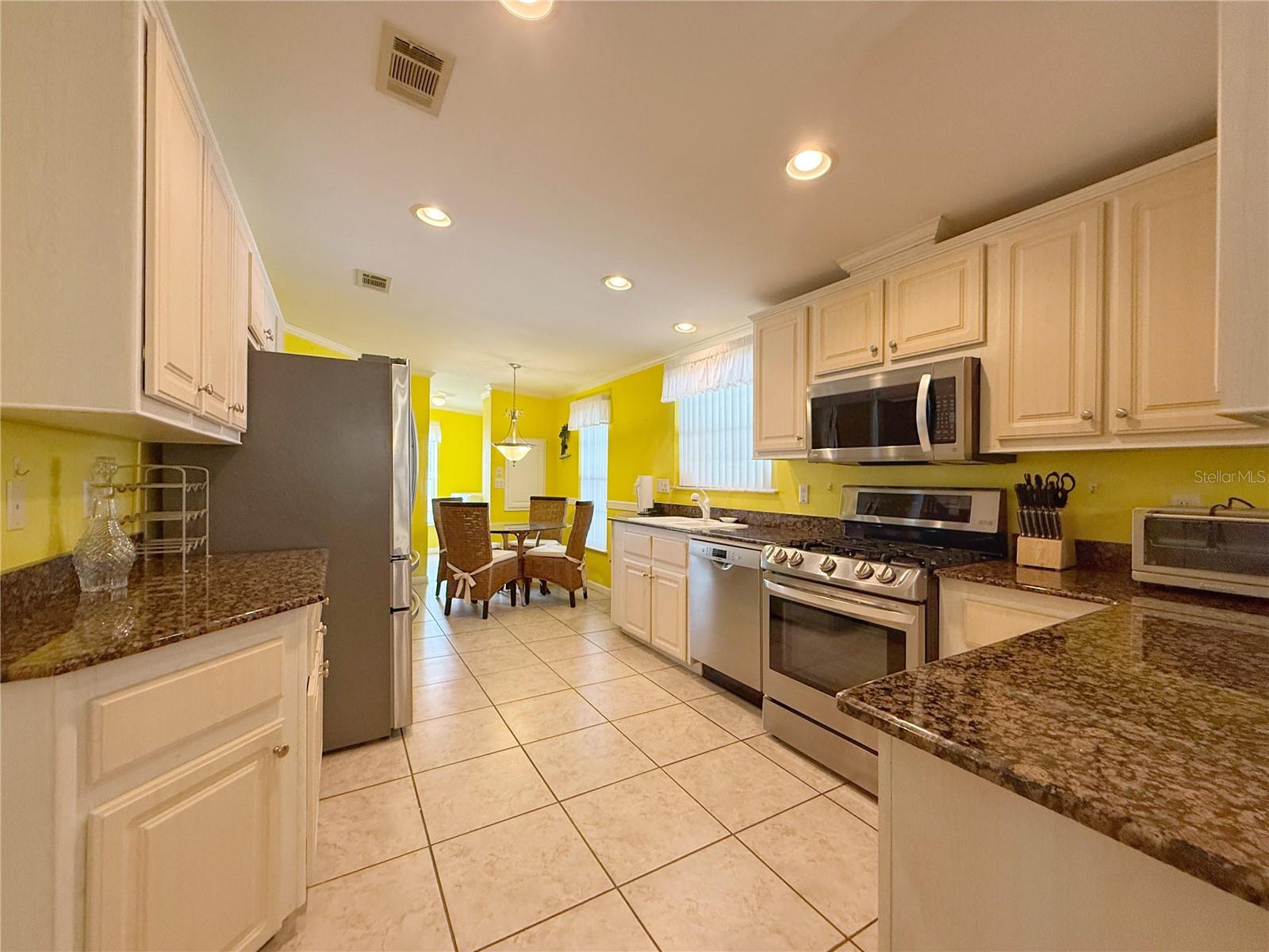 194 S PORT ROYAL LN — photo 9