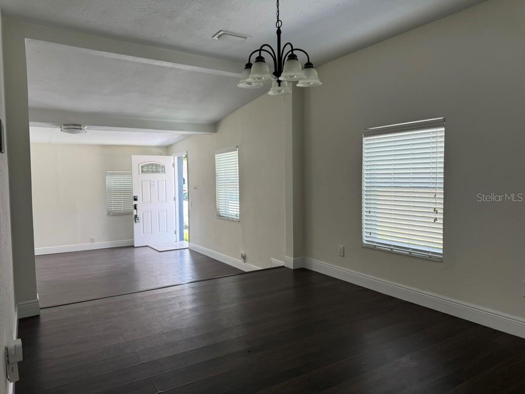 1512 W KIRBY ST — photo 9