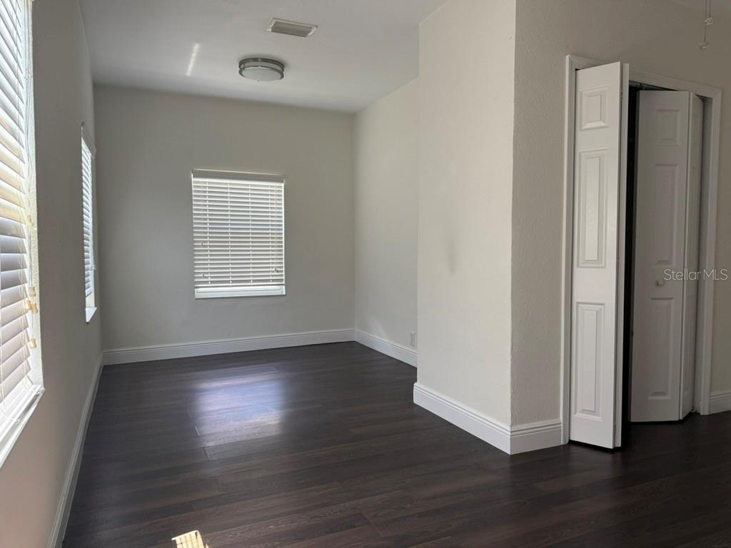 1512 W KIRBY ST — photo 17
