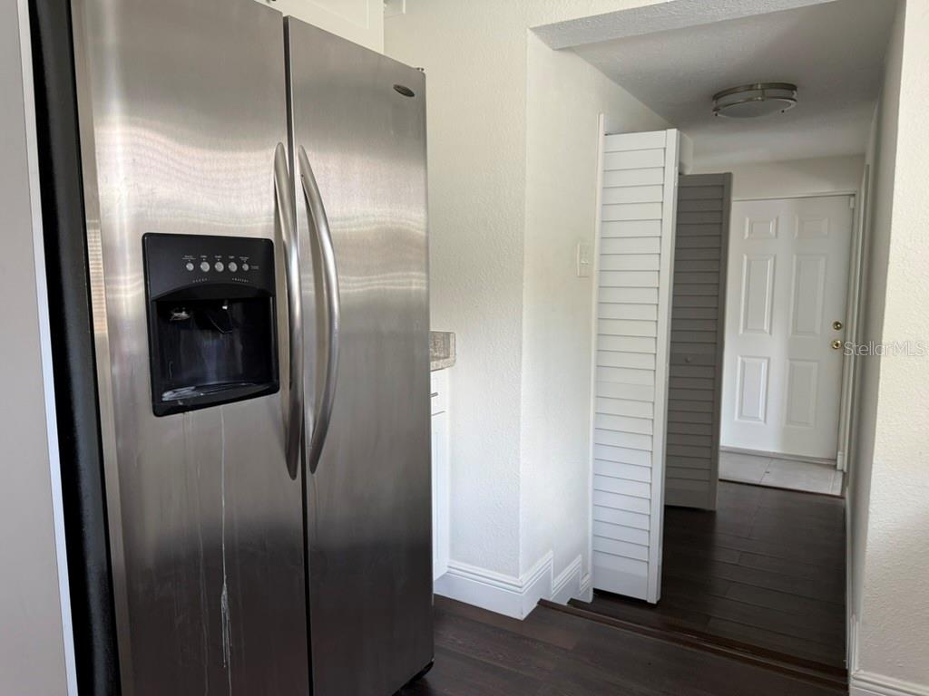 1512 W KIRBY ST — photo 12