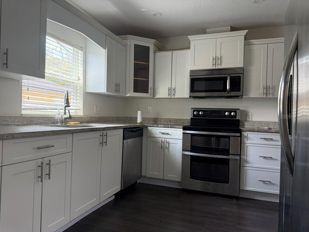 1512 W KIRBY ST — photo 11