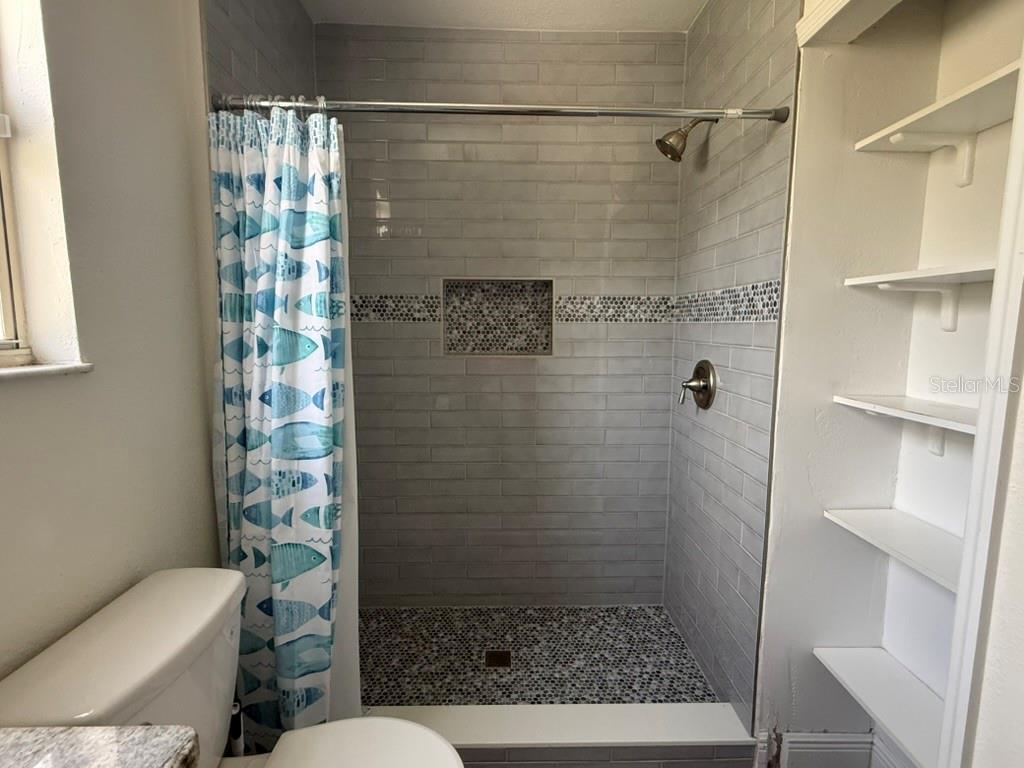 1512 W KIRBY ST — photo 23