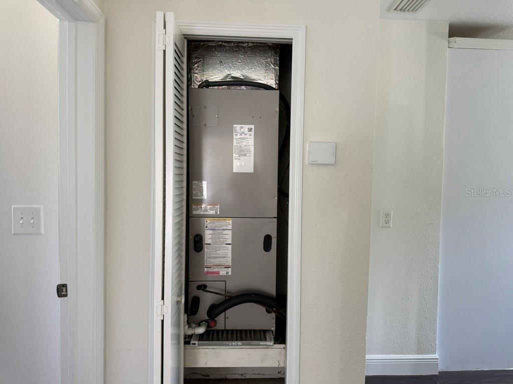 1512 W KIRBY ST — photo 25