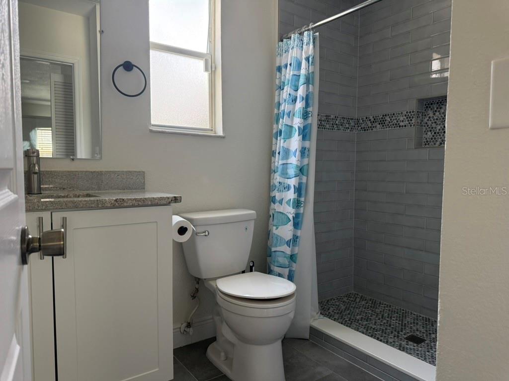 1512 W KIRBY ST — photo 22