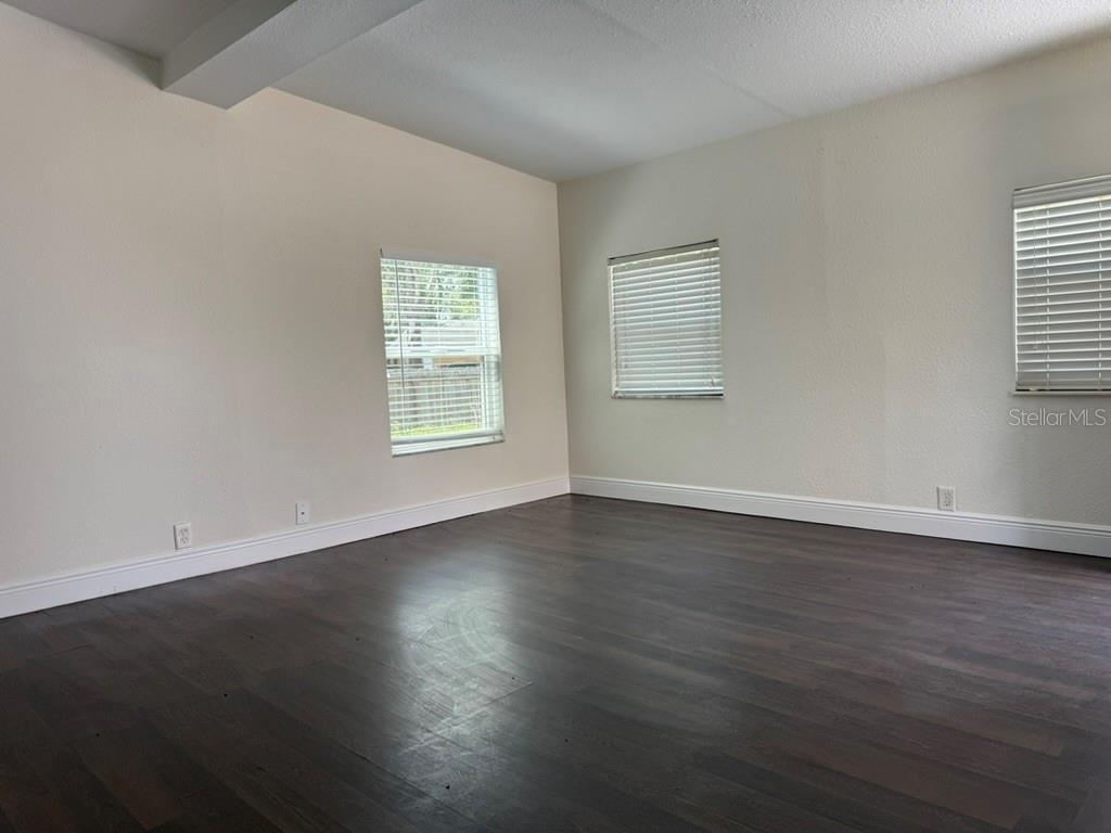 1512 W KIRBY ST — photo 16
