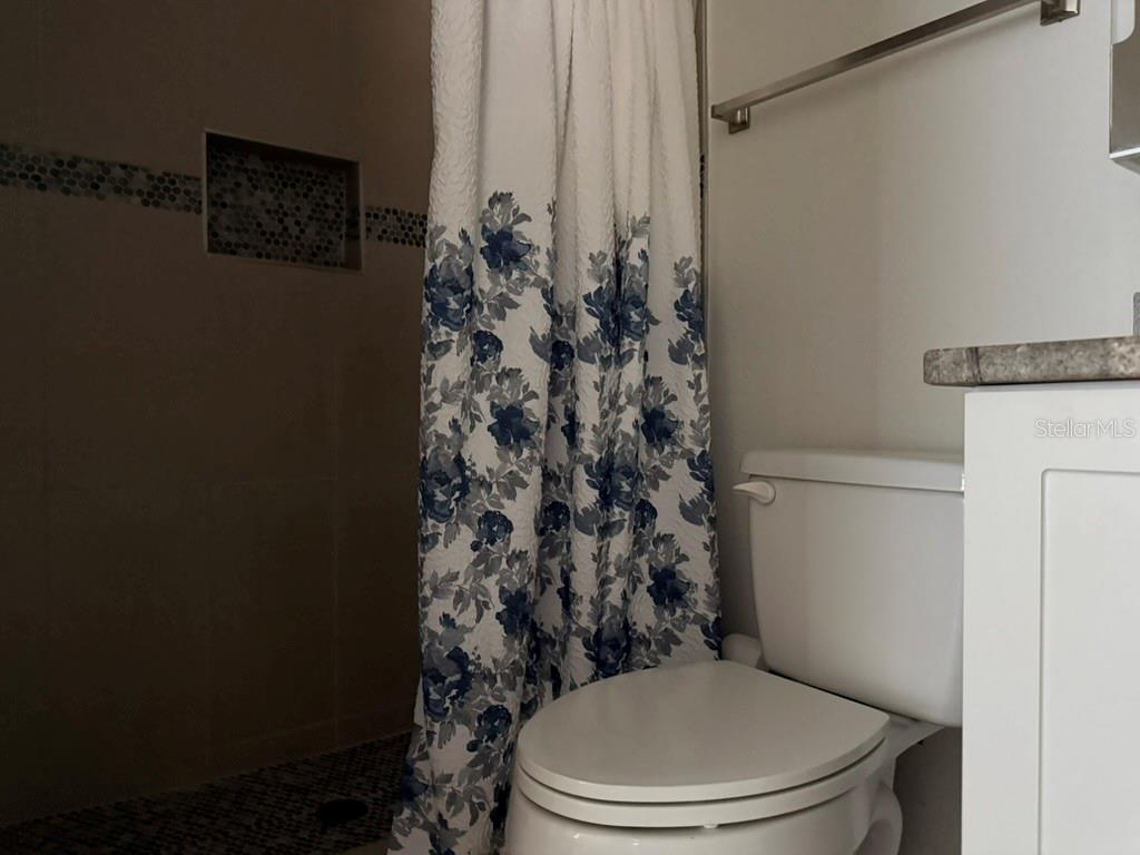 1512 W KIRBY ST — photo 20