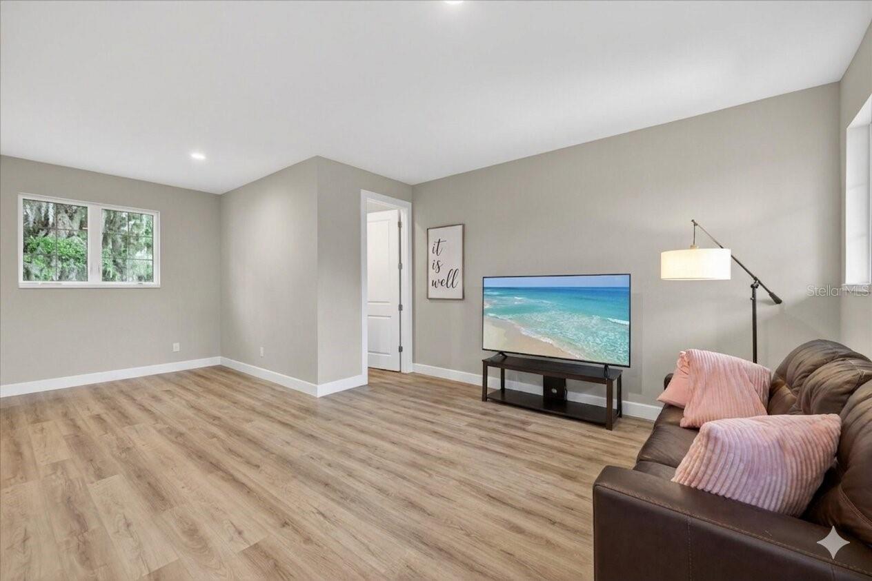 1208 SUNSET LN — photo 26