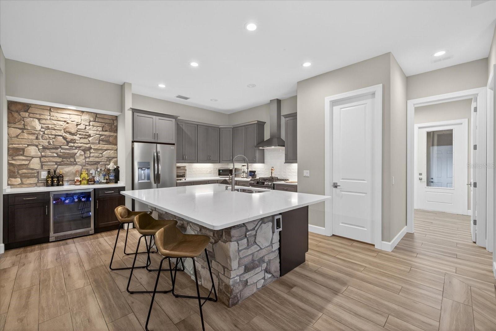 1208 SUNSET LN — photo 3