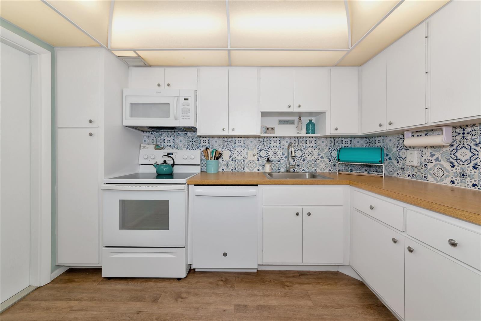 7461 W COUNTRY CLUB DR N #203 — photo 8