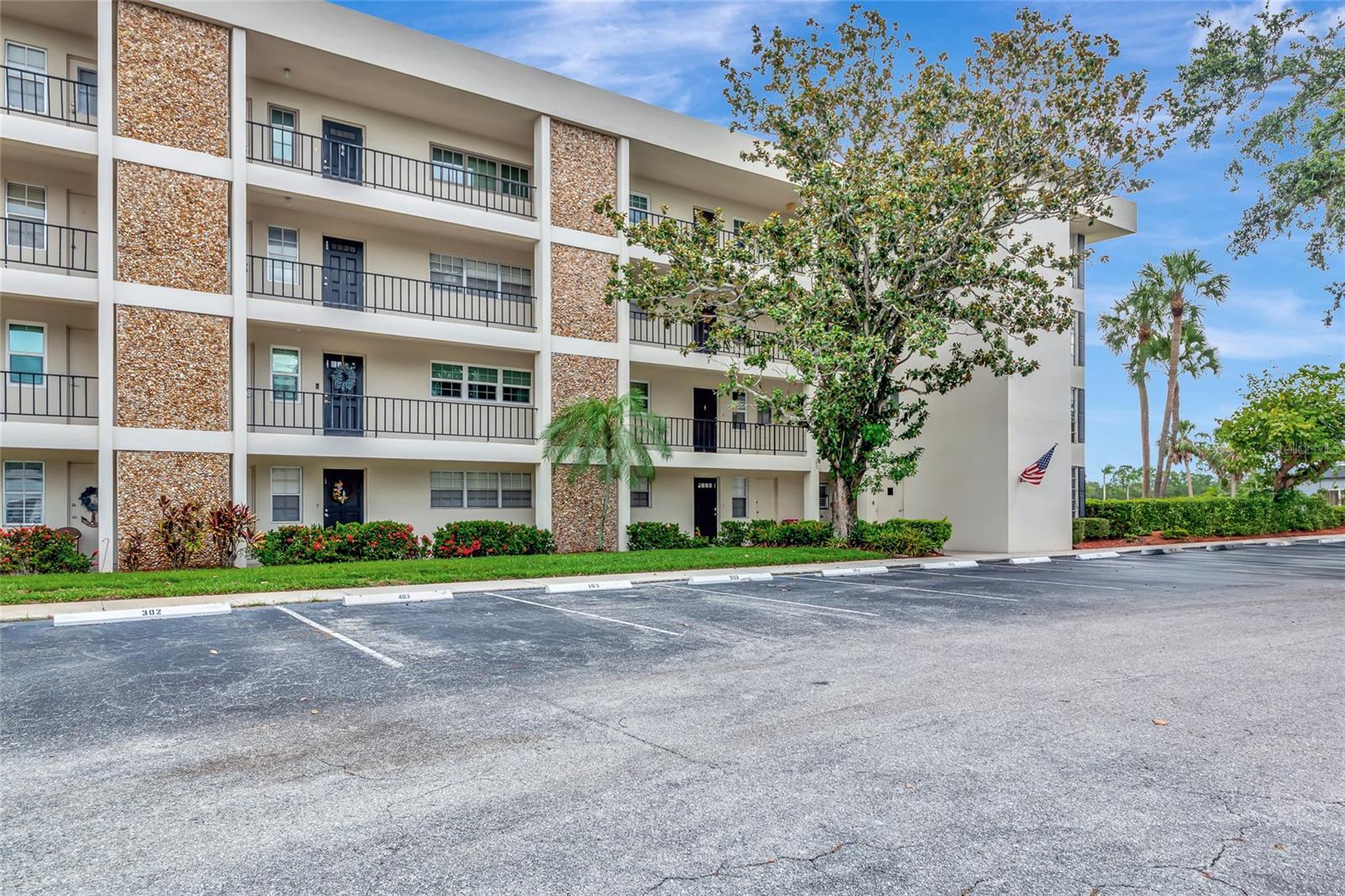 7461 W COUNTRY CLUB DR N #203 — photo 42