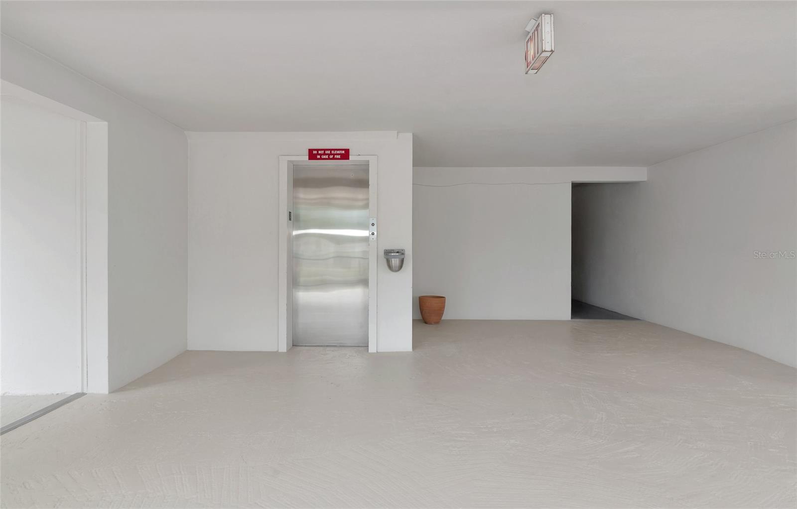 7461 W COUNTRY CLUB DR N #203 — photo 38