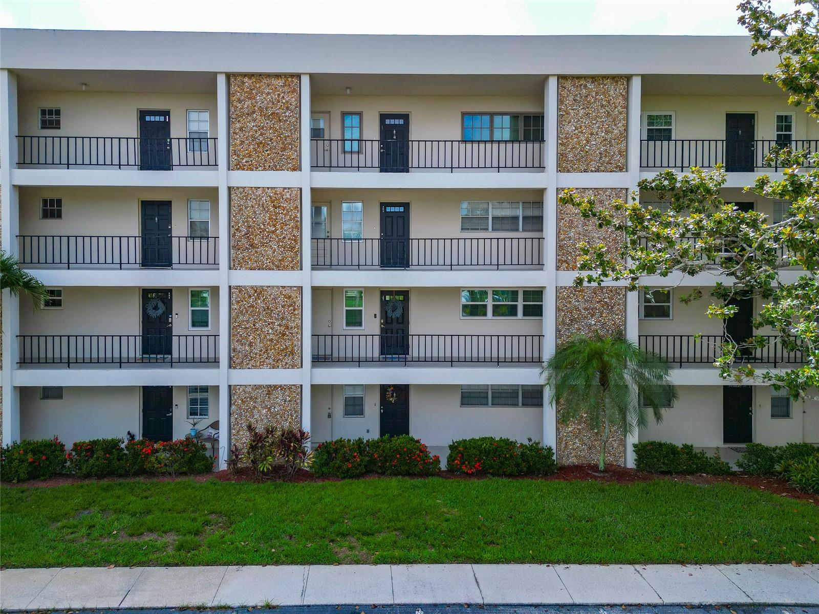 7461 W COUNTRY CLUB DR N #203 — photo 46