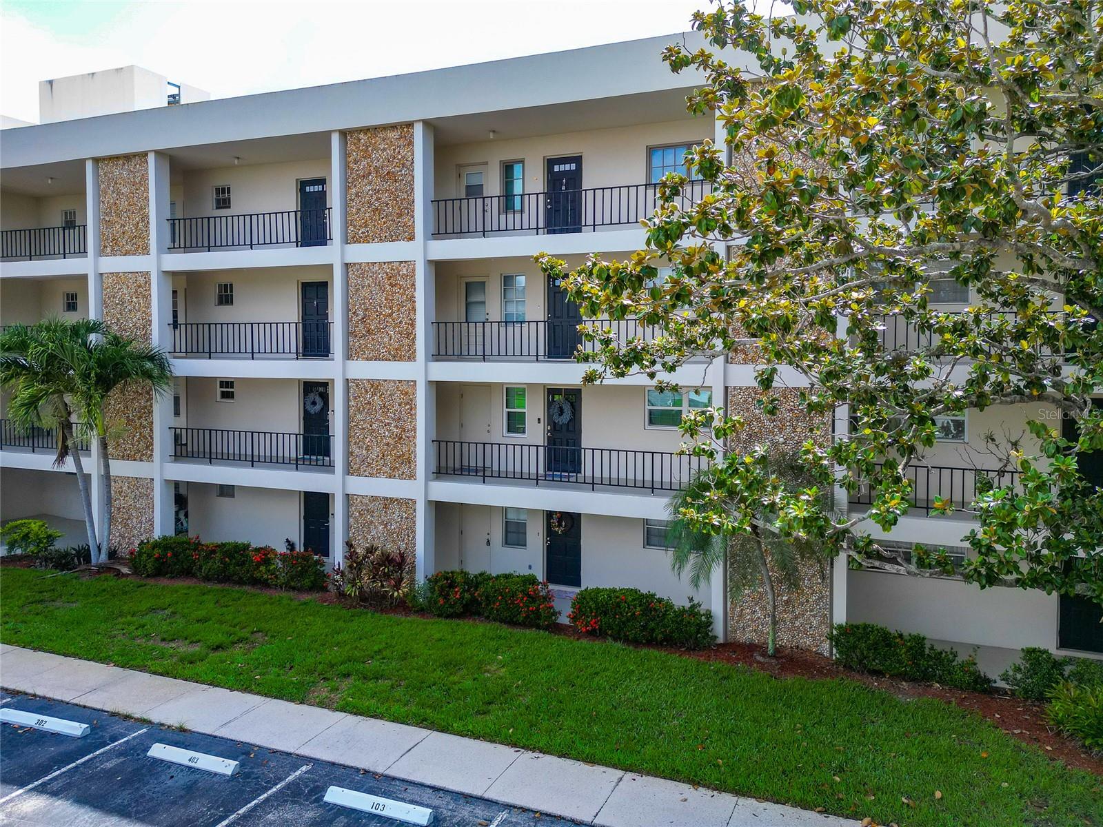 7461 W COUNTRY CLUB DR N #203 — photo 47