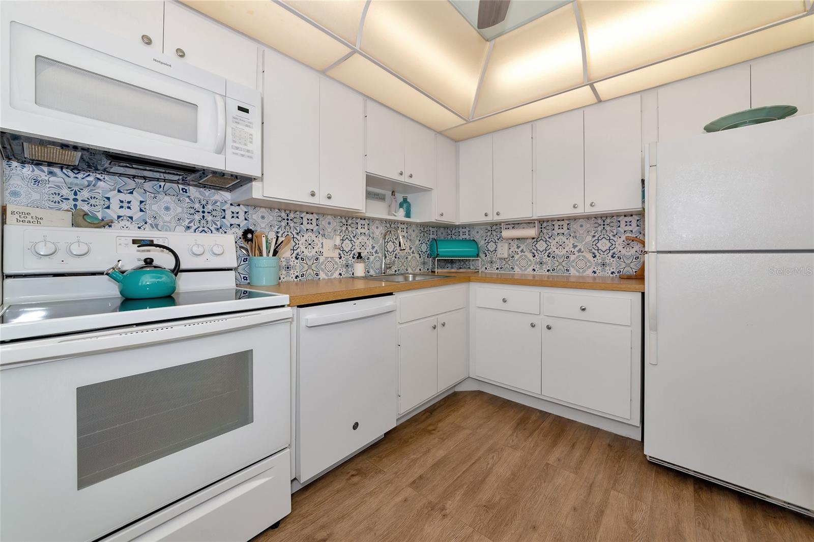 7461 W COUNTRY CLUB DR N #203 — photo 9