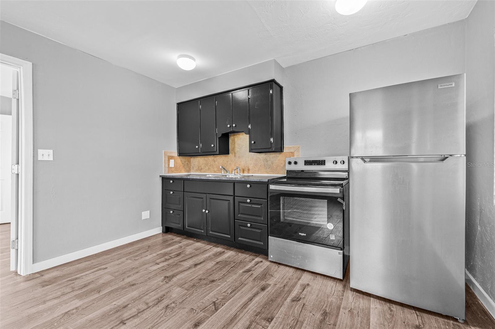 30 LYNN WAY — photo 2