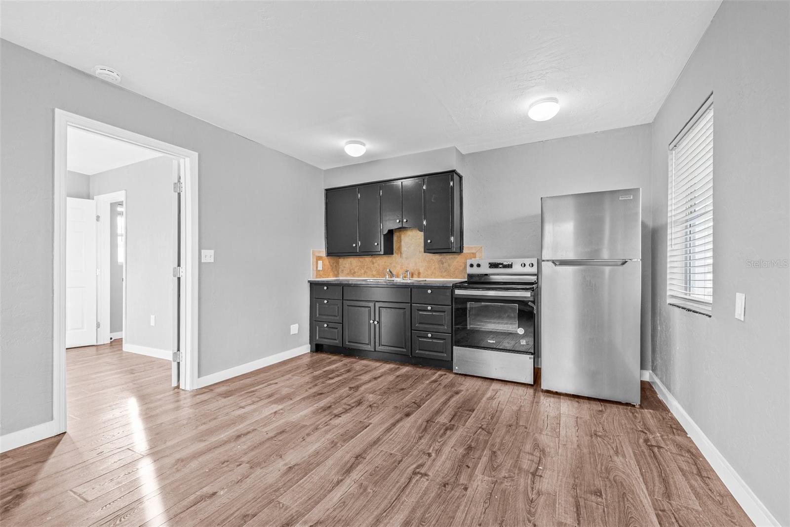 30 LYNN WAY — photo 3