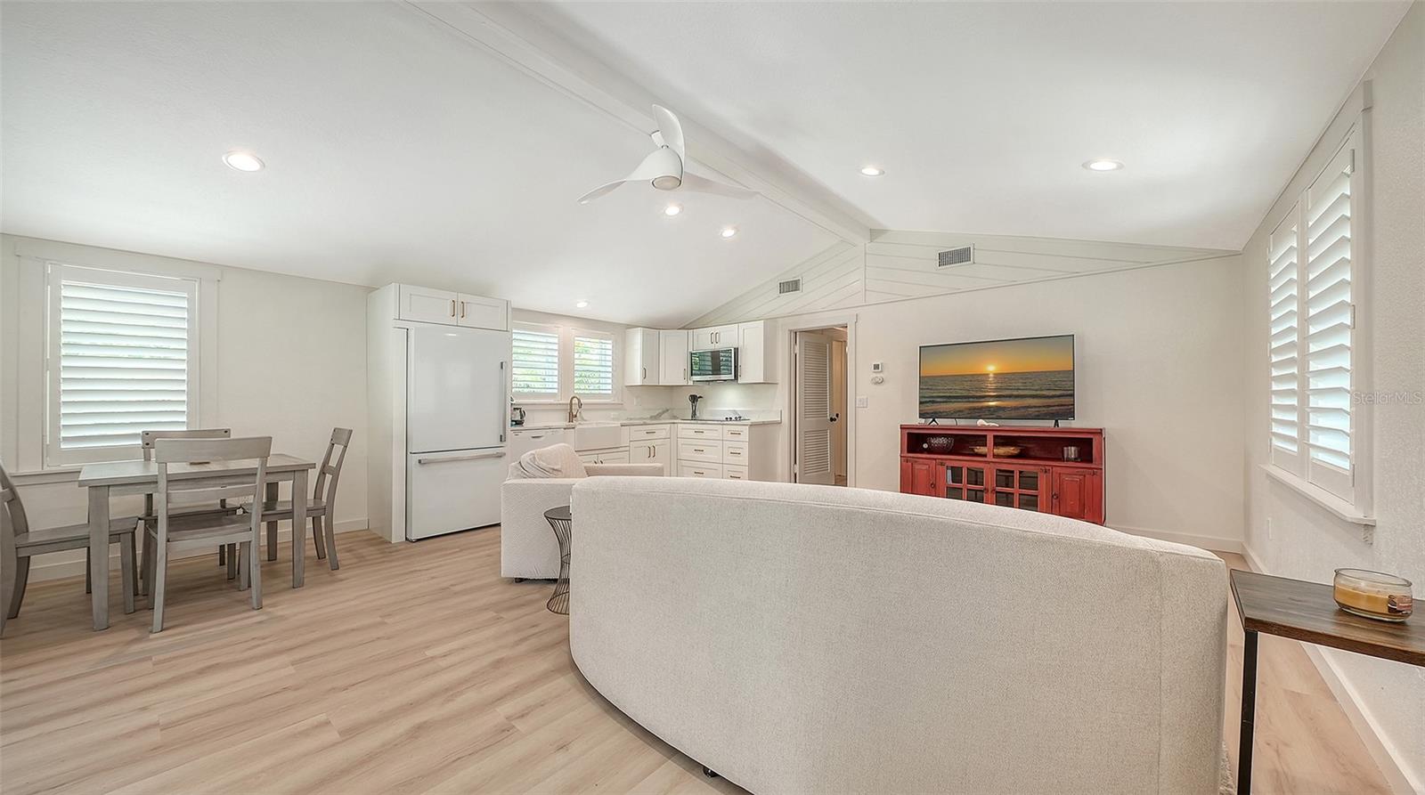 3708 SANDSPUR LN — photo 40