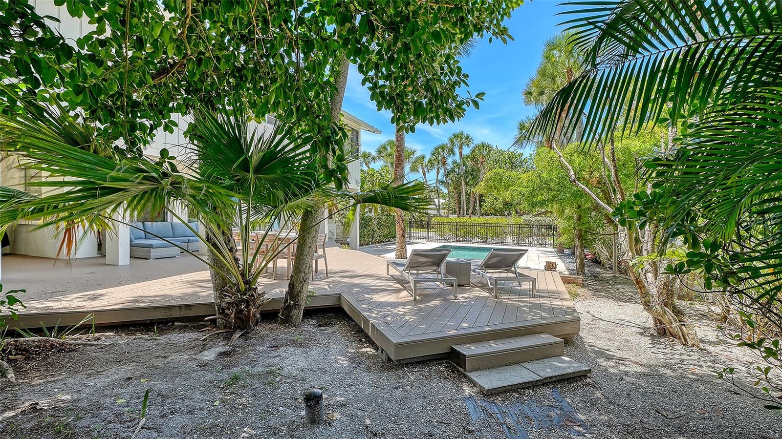 3708 SANDSPUR LN — photo 9
