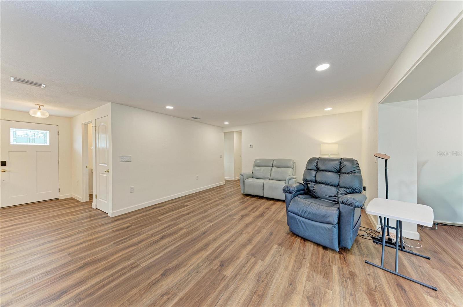 2317 S TUTTLE AVE — photo 14