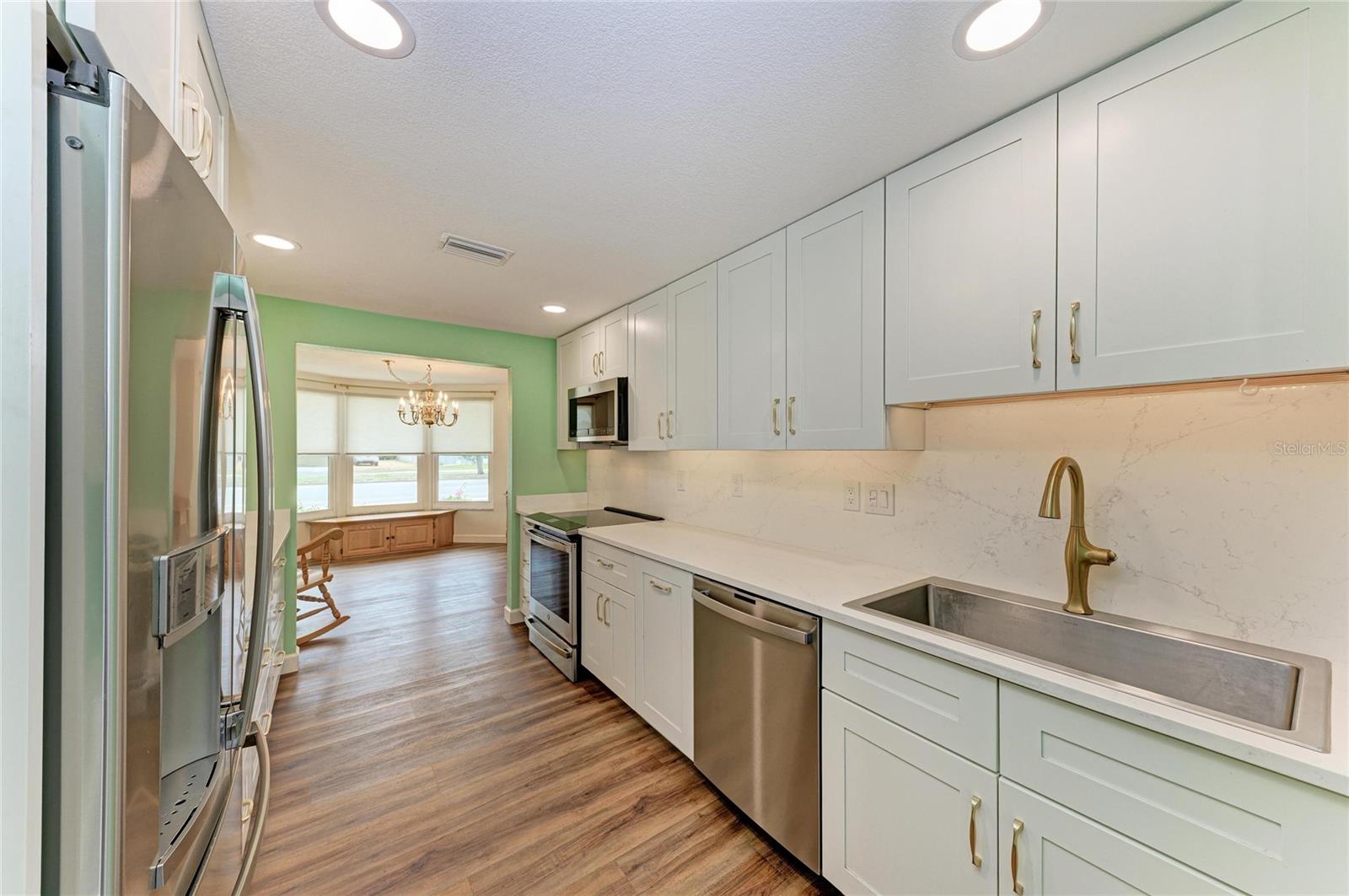 2317 S TUTTLE AVE — photo 9