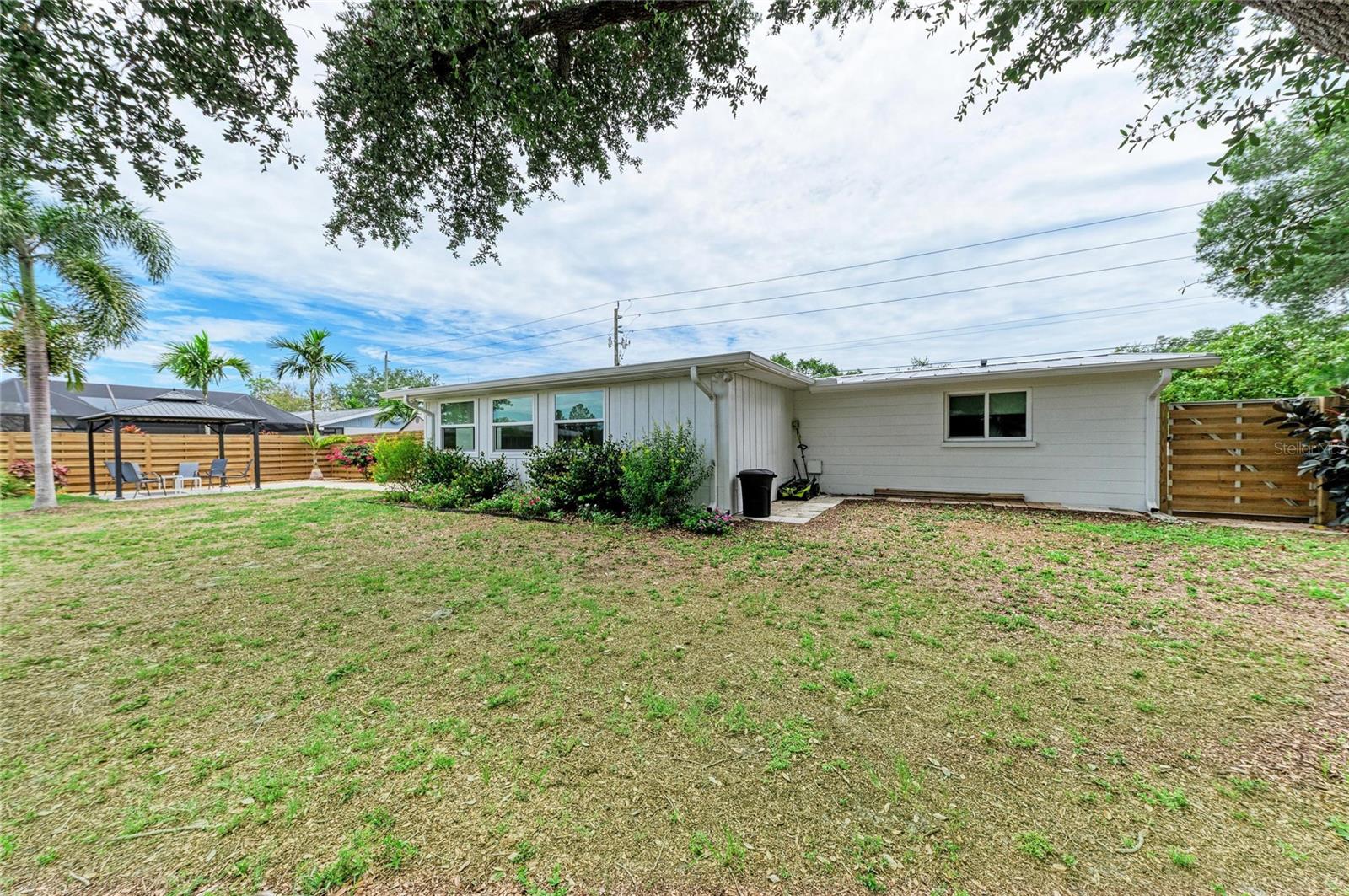 2317 S TUTTLE AVE — photo 41