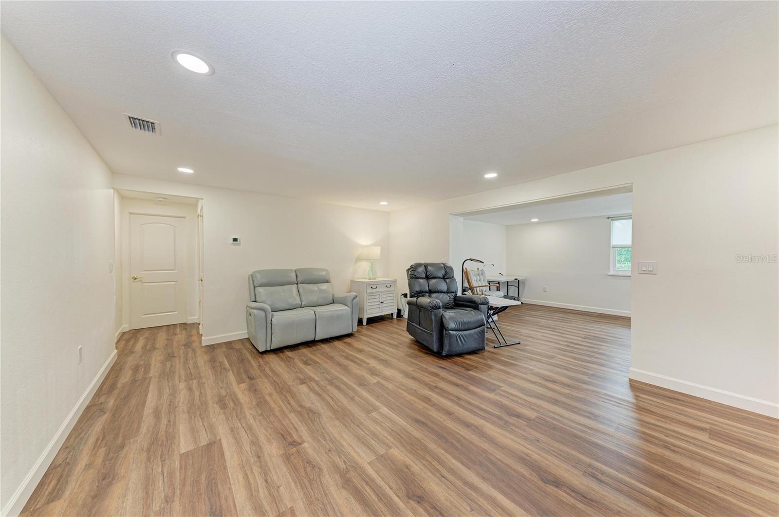 2317 S TUTTLE AVE — photo 13