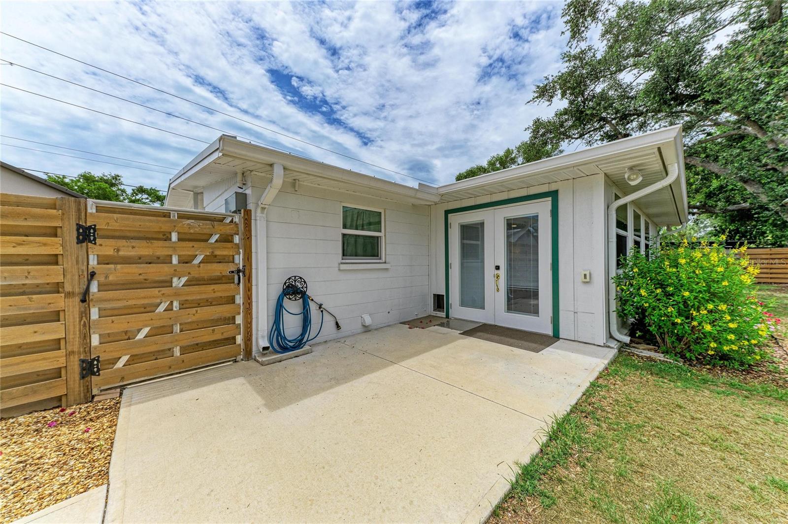 2317 S TUTTLE AVE — photo 37