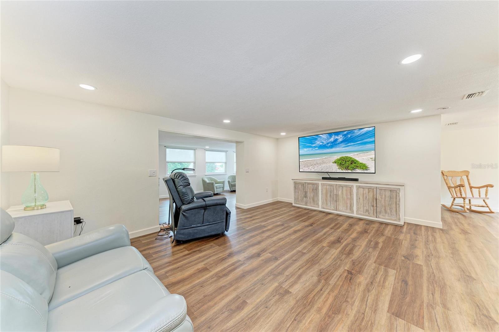 2317 S TUTTLE AVE — photo 15