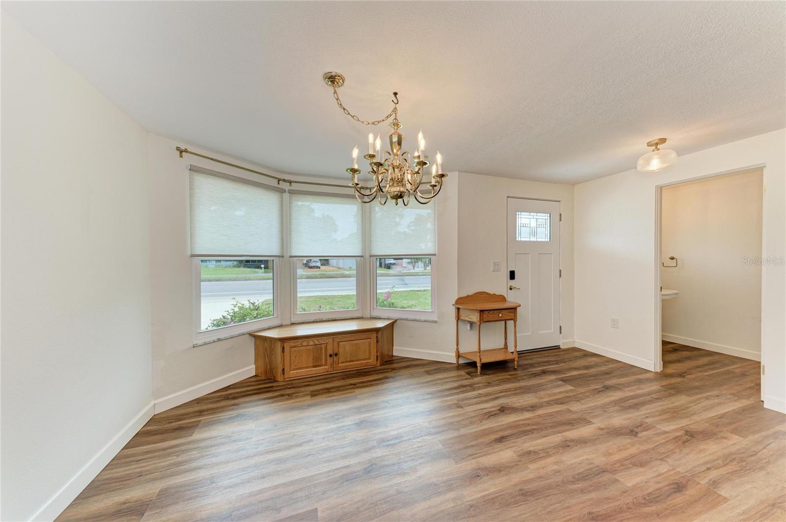 2317 S TUTTLE AVE — photo 17