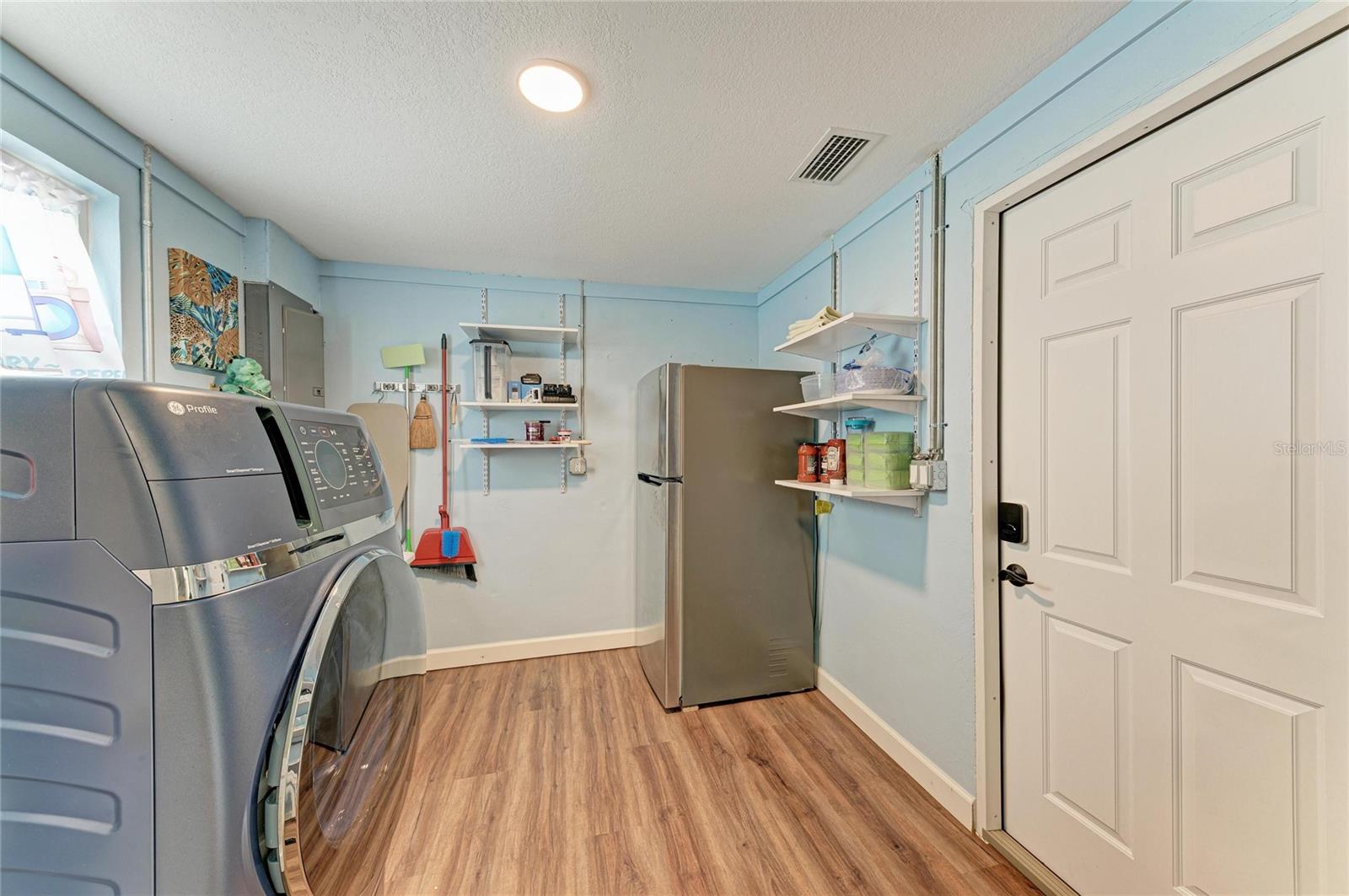 2317 S TUTTLE AVE — photo 34