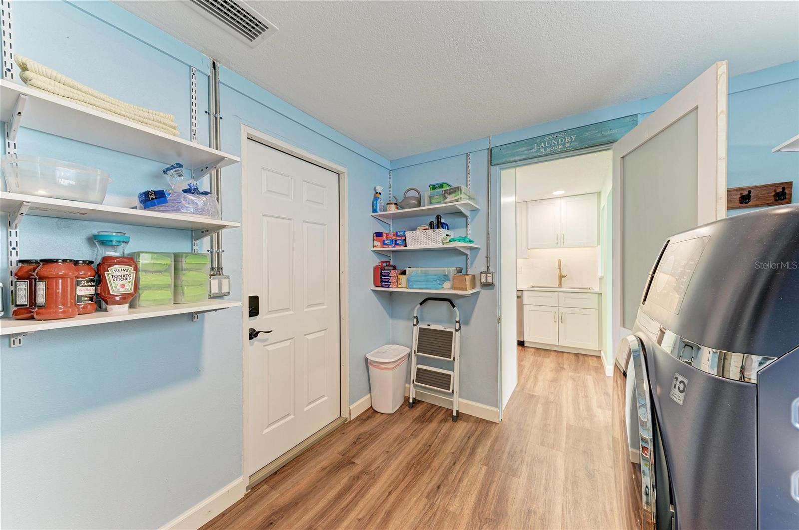 2317 S TUTTLE AVE — photo 35