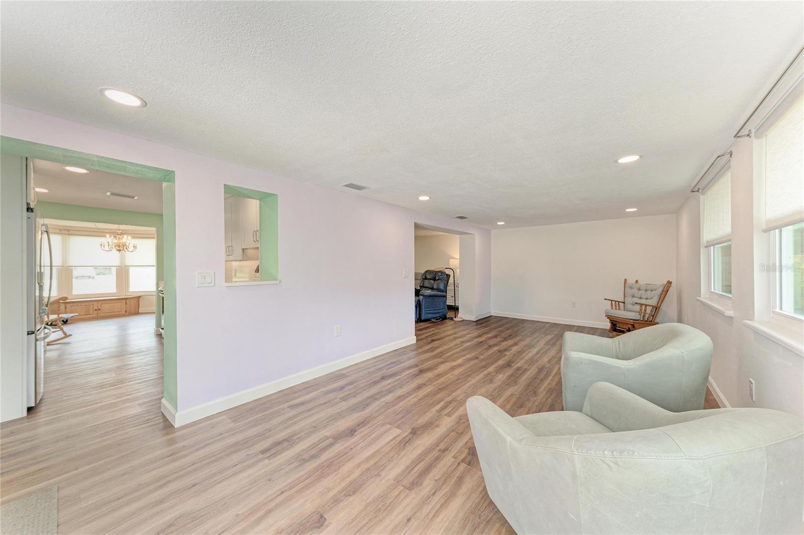 2317 S TUTTLE AVE — photo 30