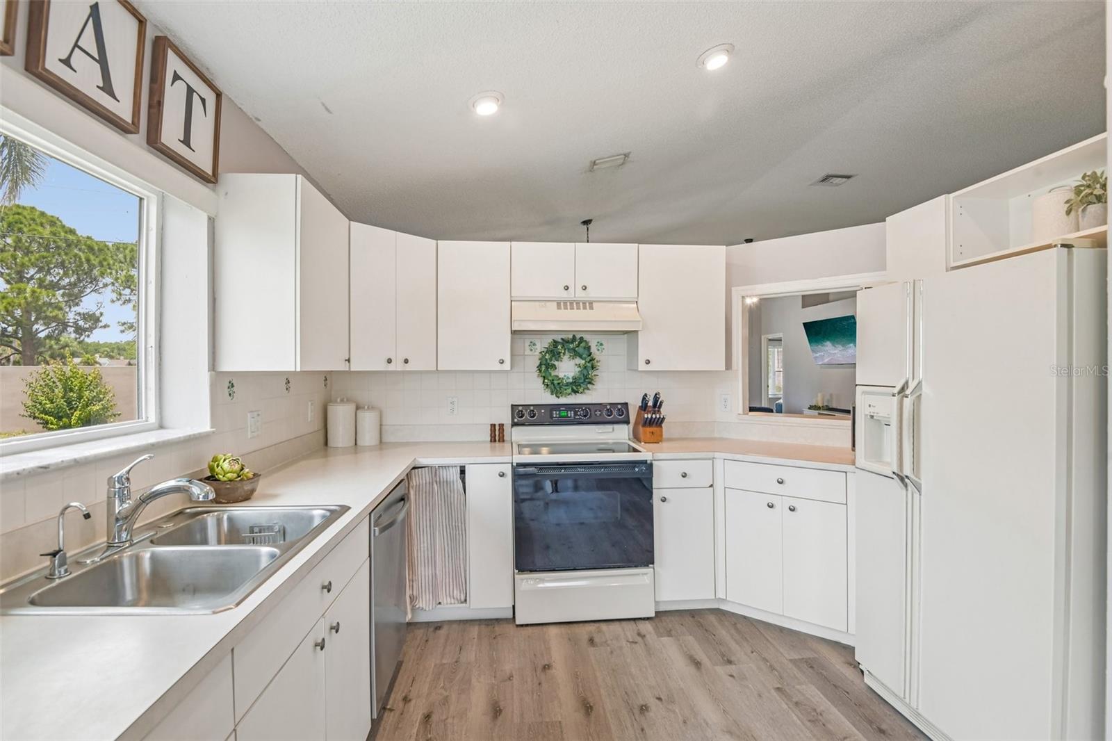1129 DALESIDE LN — photo 13